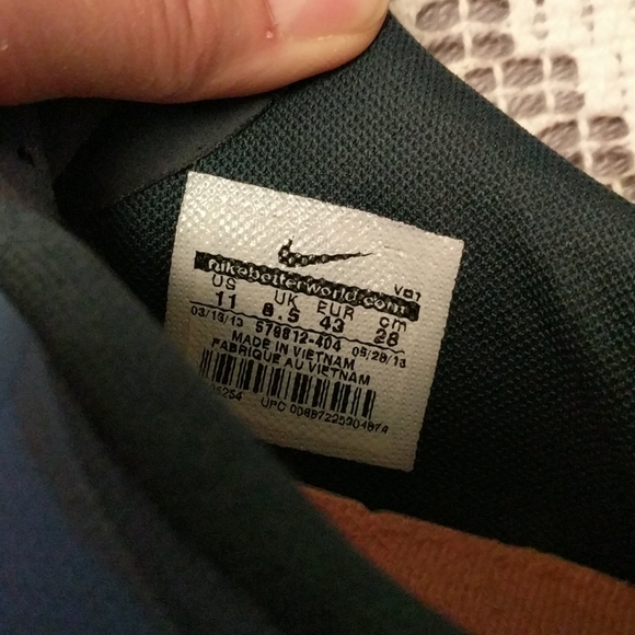 Nike Tennis Shoes - Picture 7 of 9